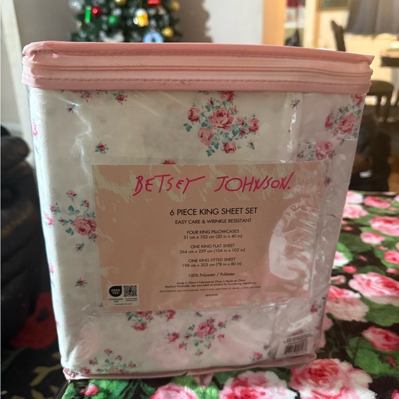Betsey Johnson Floral King Sheet Set - Pink and White